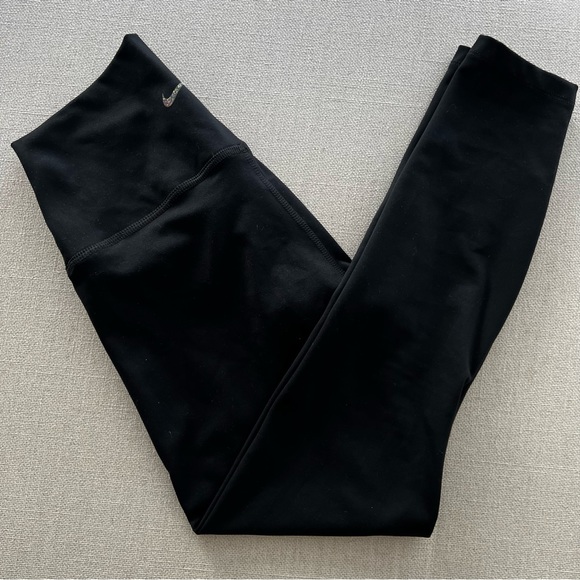 NIKE Yoga Women's High-Waisted 7/8 Leggings - Picture 7 of 10